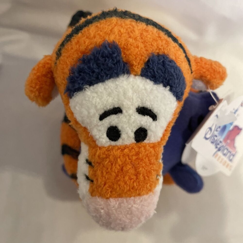 Tigger Bath Buddy Holding Dolphin with Tags Disneyland - Winnie the Pooh WPR 7 - Picture 12 of 12